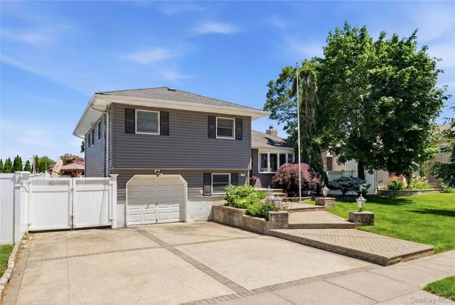 453 2nd Avenue, Massapequa Park, NY 11762