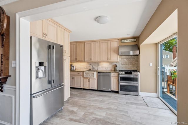 453 2nd Avenue, Massapequa Park, NY 11762