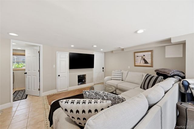 453 2nd Avenue, Massapequa Park, NY 11762
