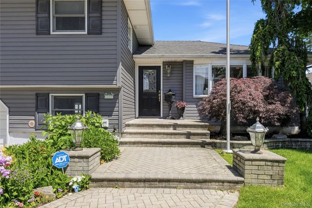 453 2nd Avenue, Massapequa Park, NY 11762
