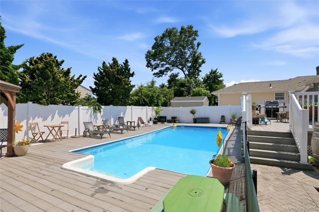 453 2nd Avenue, Massapequa Park, NY 11762
