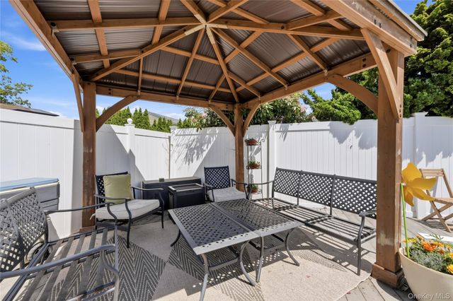 453 2nd Avenue, Massapequa Park, NY 11762