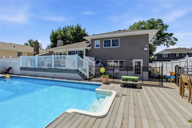 453 2nd Avenue, Massapequa Park, NY 11762