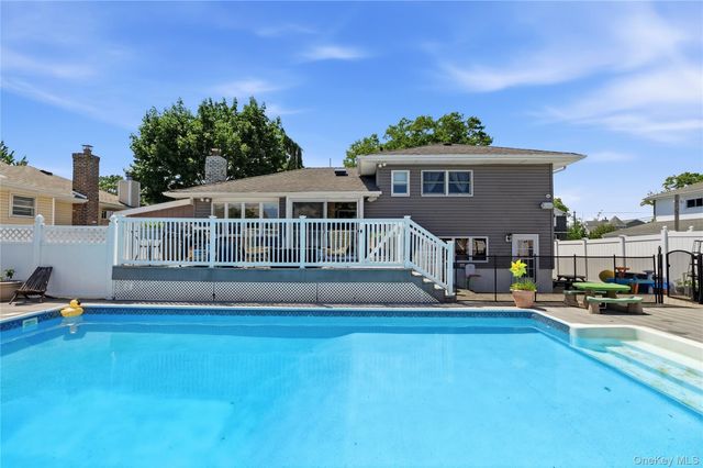 453 2nd Avenue, Massapequa Park, NY 11762