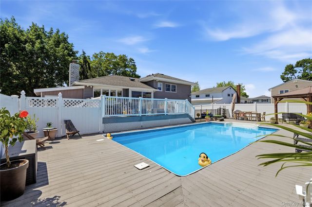 453 2nd Avenue, Massapequa Park, NY 11762