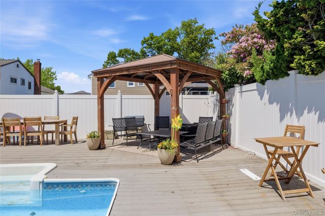 453 2nd Avenue, Massapequa Park, NY 11762