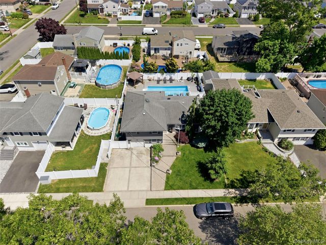 453 2nd Avenue, Massapequa Park, NY 11762