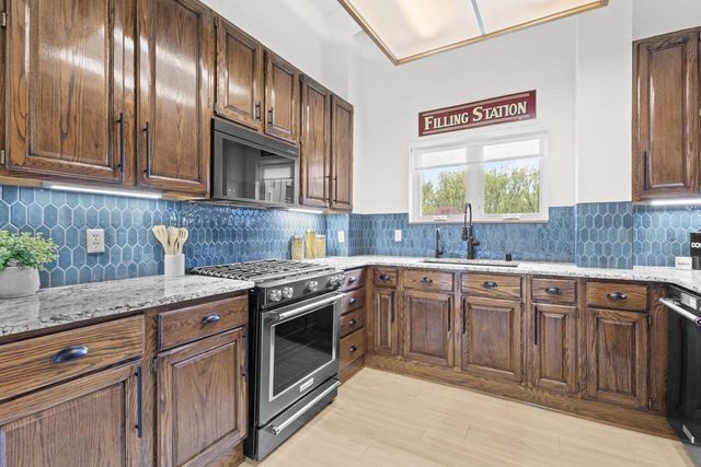 5416 N County Road H, Janesville, WI 53548