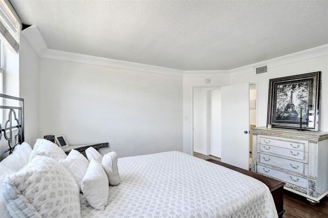 1051 Hillsboro Mile 809E, Hillsboro Beach, FL 33062