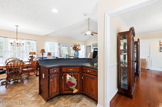 48 Hunters Trace, Taylorsville, KY 40071