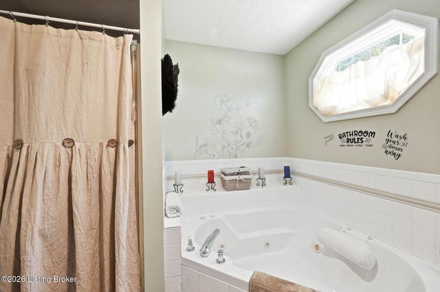 48 Hunters Trace, Taylorsville, KY 40071