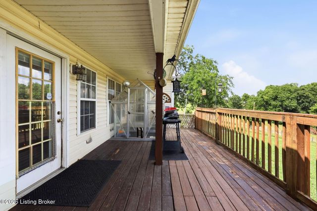 48 Hunters Trace, Taylorsville, KY 40071