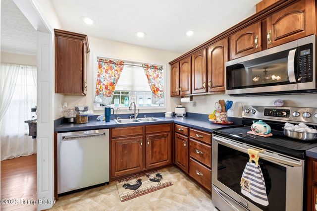 48 Hunters Trace, Taylorsville, KY 40071