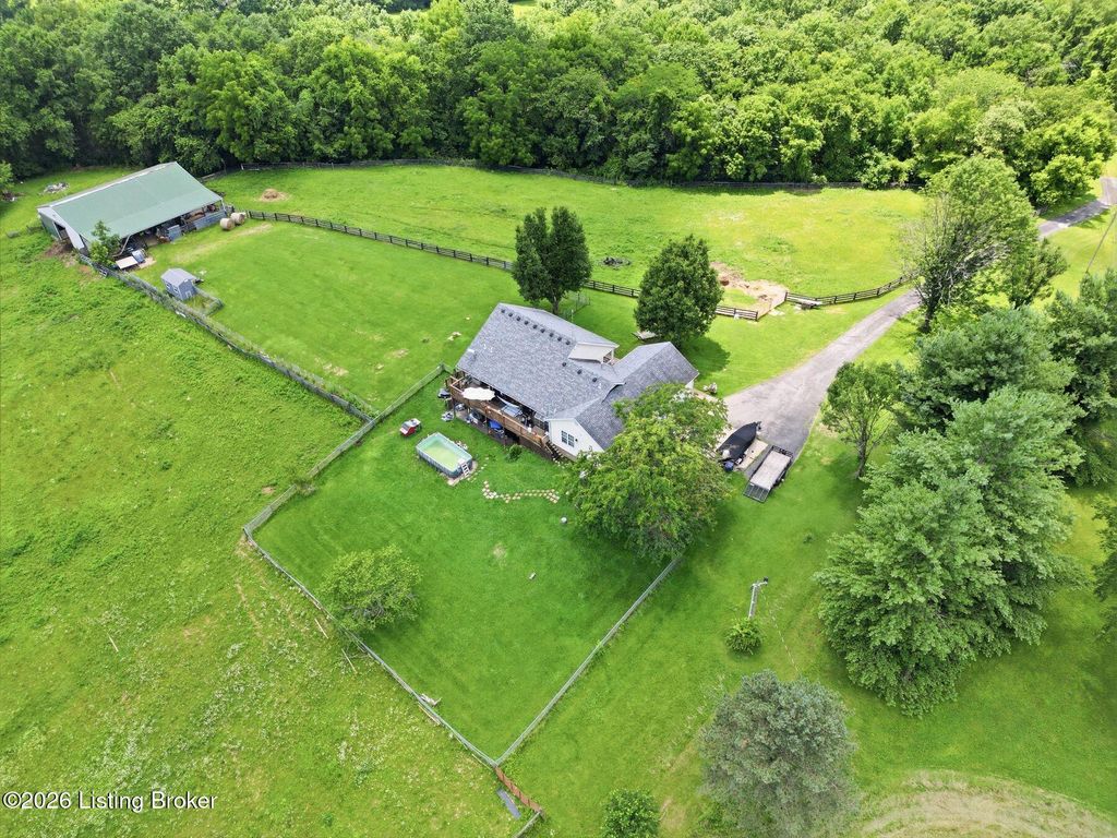 48 Hunters Trace, Taylorsville, KY 40071