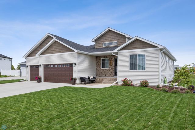 2548 Golden Valley Parkway S, Fargo, ND 58104