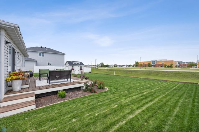 2548 Golden Valley Parkway S, Fargo, ND 58104