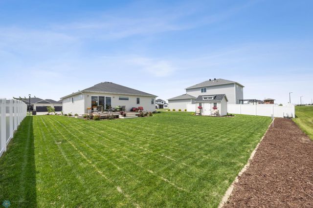 2548 Golden Valley Parkway S, Fargo, ND 58104