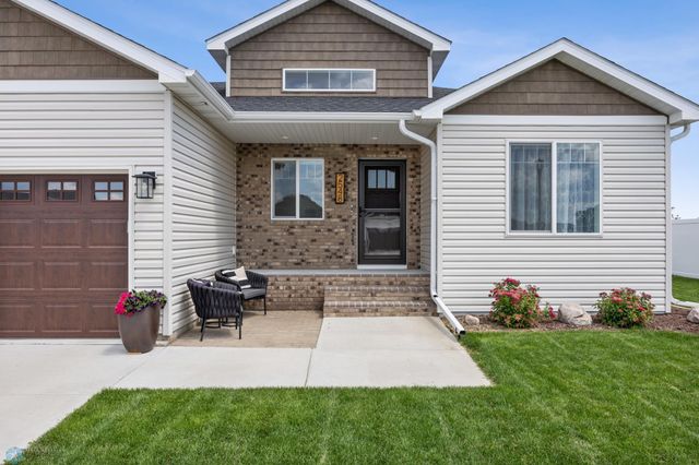 2548 Golden Valley Parkway S, Fargo, ND 58104