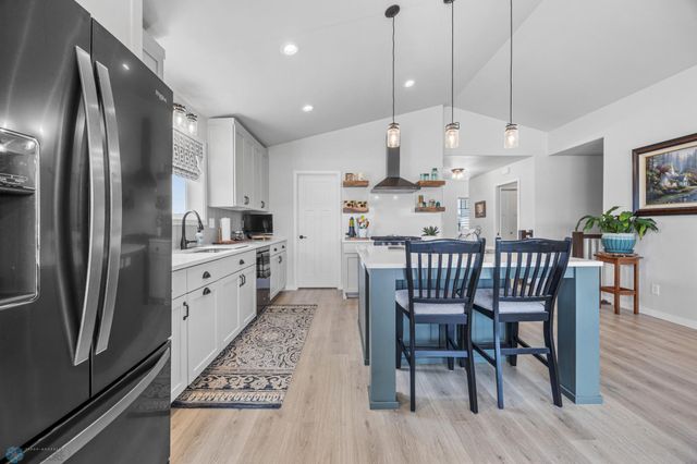 2548 Golden Valley Parkway S, Fargo, ND 58104