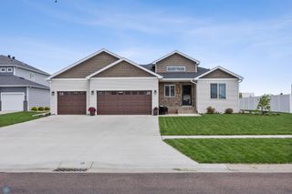 2548 Golden Valley Parkway S, Fargo, ND 58104