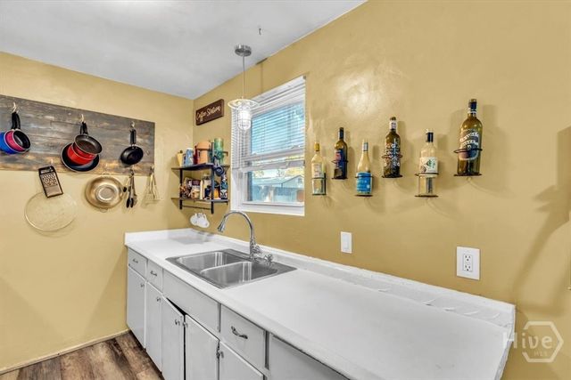 5904 Fairview Avenue, Savannah, GA 31406