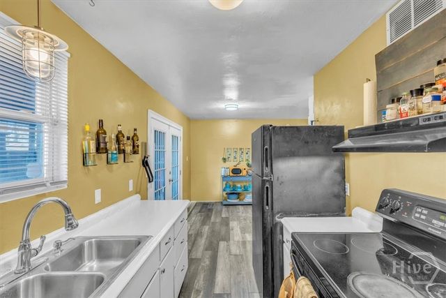 5904 Fairview Avenue, Savannah, GA 31406