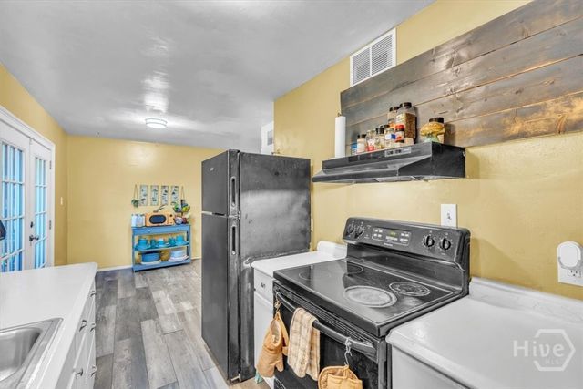 5904 Fairview Avenue, Savannah, GA 31406