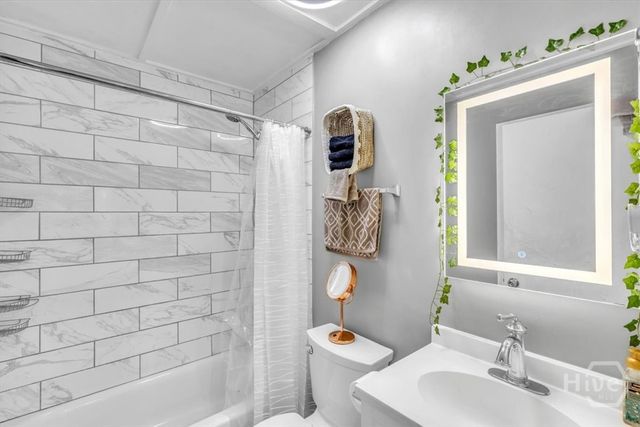 5904 Fairview Avenue, Savannah, GA 31406