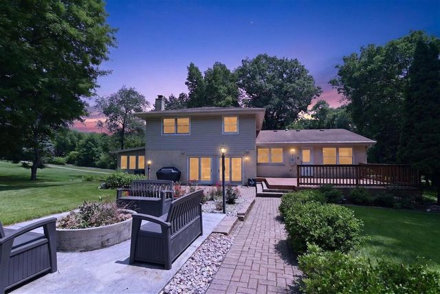 3924 S Meadow Drive, Middleton, WI 53562