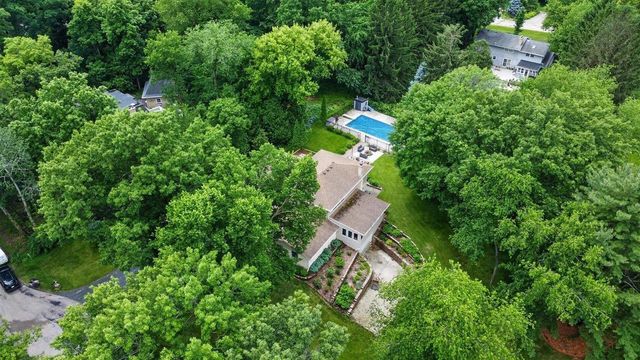3924 S Meadow Drive, Middleton, WI 53562