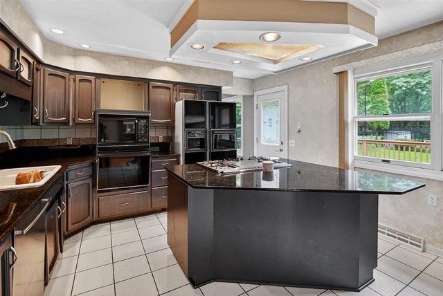 3924 S Meadow Drive, Middleton, WI 53562