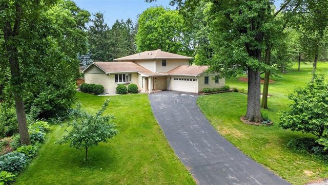 3924 S Meadow Drive, Middleton, WI 53562