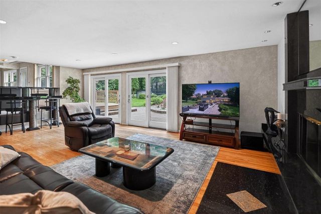 3924 S Meadow Drive, Middleton, WI 53562