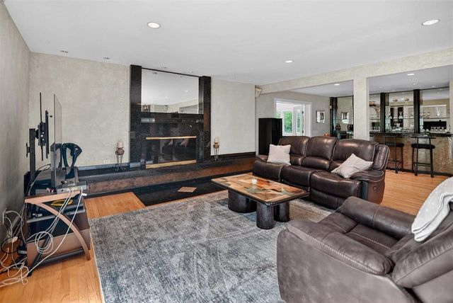 3924 S Meadow Drive, Middleton, WI 53562