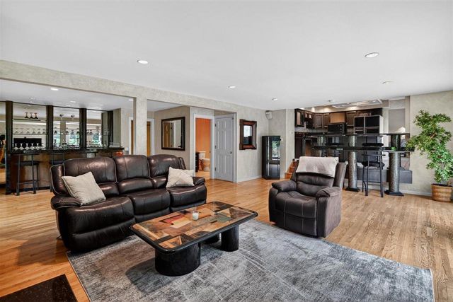 3924 S Meadow Drive, Middleton, WI 53562