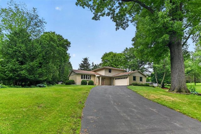3924 S Meadow Drive, Middleton, WI 53562