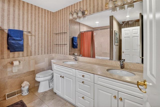 3924 S Meadow Drive, Middleton, WI 53562