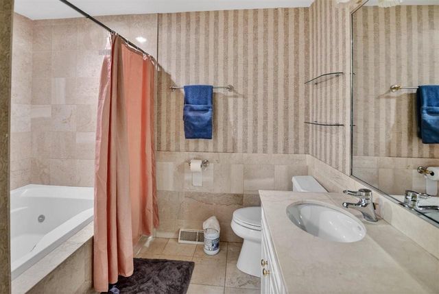 3924 S Meadow Drive, Middleton, WI 53562