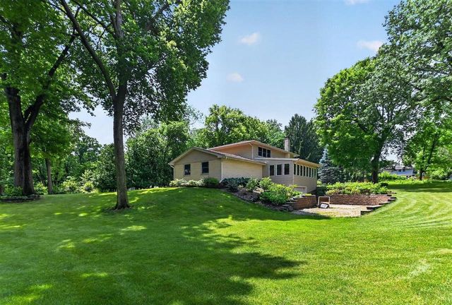 3924 S Meadow Drive, Middleton, WI 53562