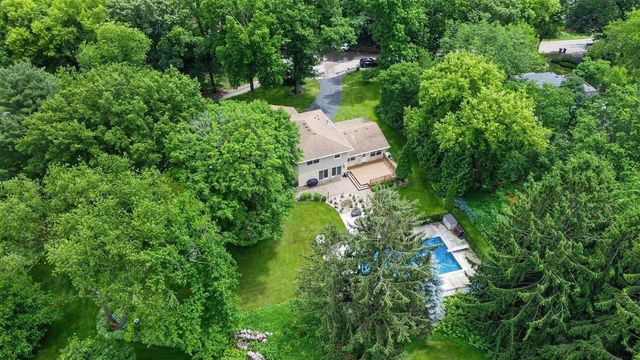 3924 S Meadow Drive, Middleton, WI 53562
