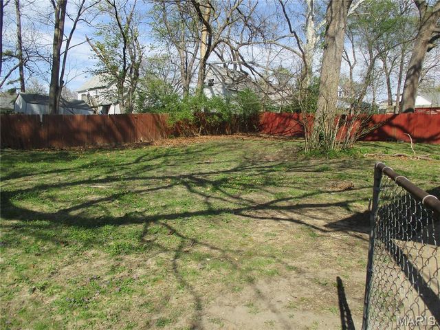 7035 Glades Avenue, St Louis, MO 63117