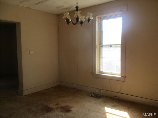 7035 Glades Avenue, St Louis, MO 63117