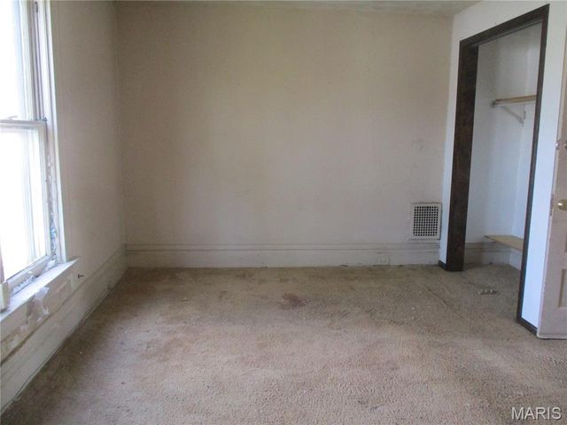 7035 Glades Avenue, St Louis, MO 63117