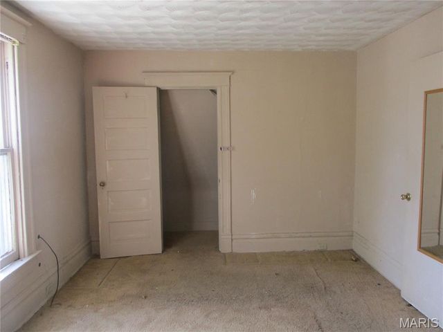 7035 Glades Avenue, St Louis, MO 63117