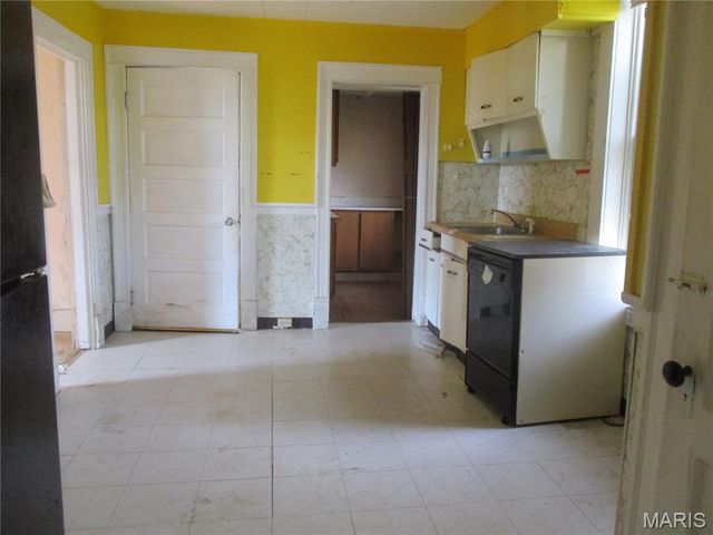 7035 Glades Avenue, St Louis, MO 63117