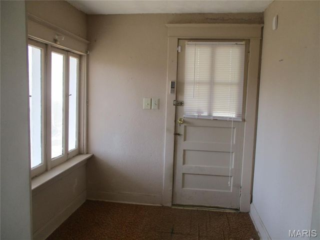 7035 Glades Avenue, St Louis, MO 63117