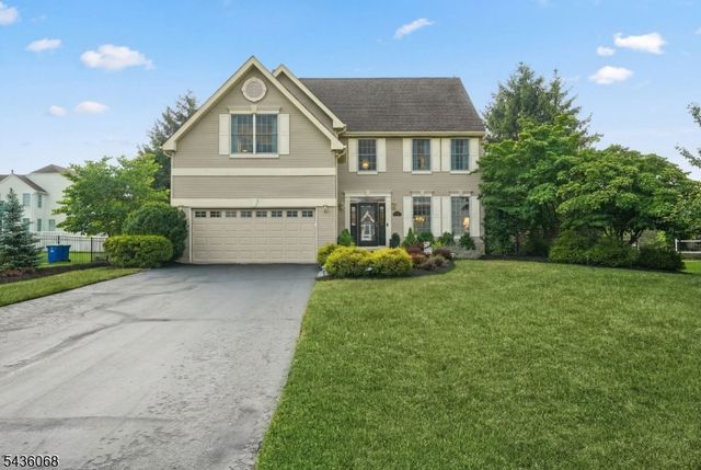 62 Blue Grass Blvd, Branchburg Twp., NJ 08876