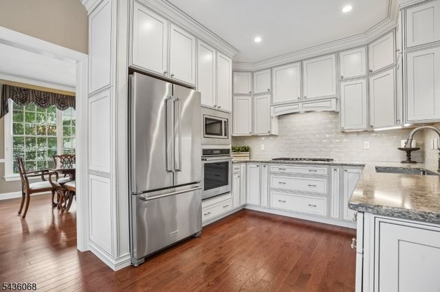 62 Blue Grass Blvd, Branchburg Twp., NJ 08876