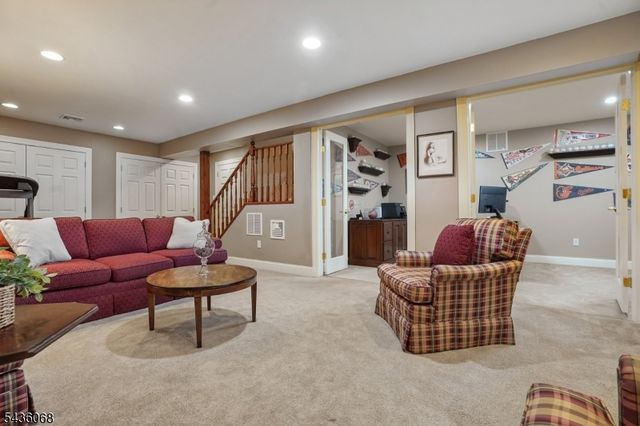 62 Blue Grass Blvd, Branchburg Twp., NJ 08876
