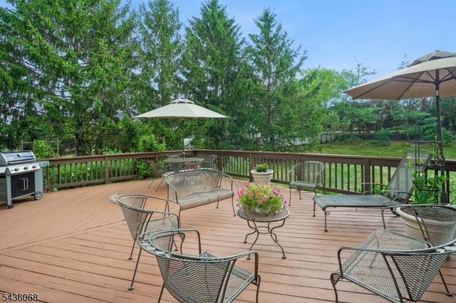 62 Blue Grass Blvd, Branchburg Twp., NJ 08876